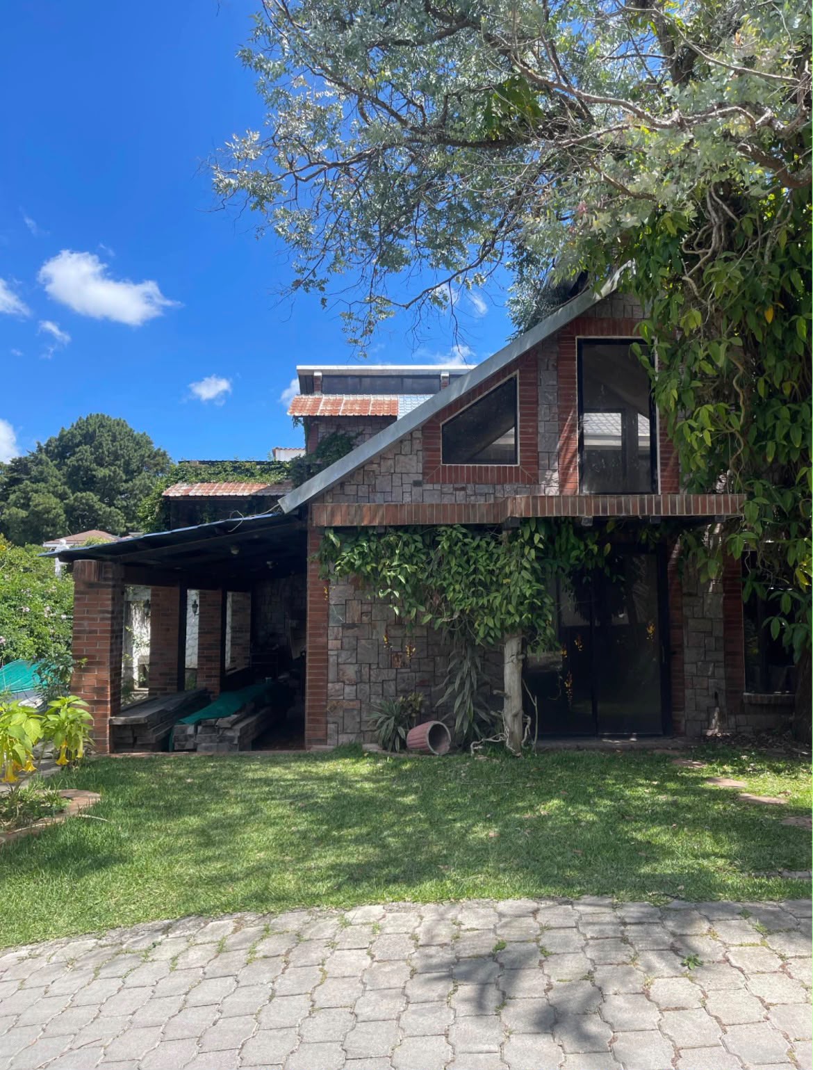 Casa para Remodelar en Condominio Finca Alta Loma Zona 16
